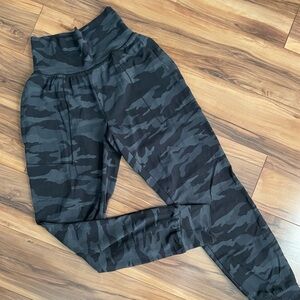 Athleta Dark Gray Camouflage Joggers women’s size XXS